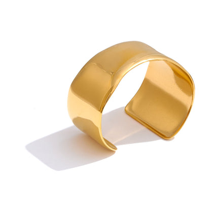 Solaia Cuff